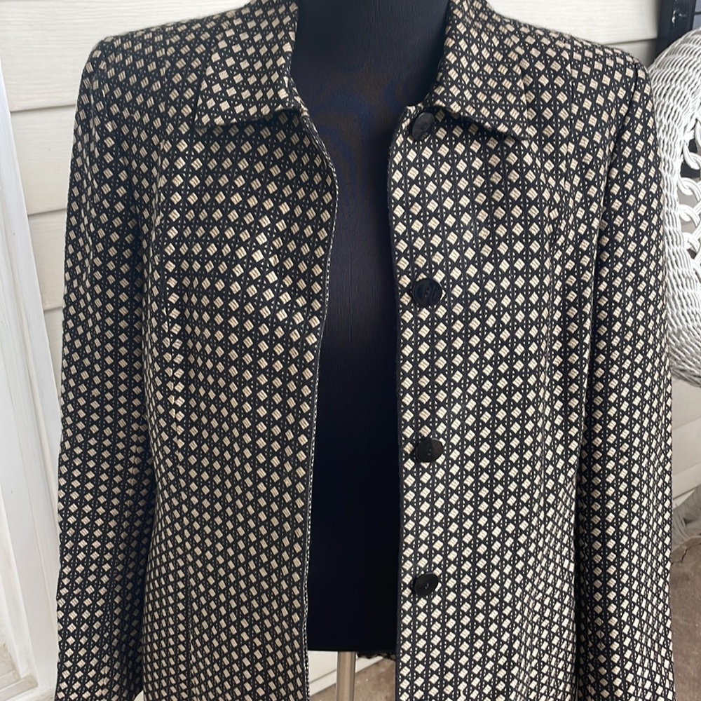 Dana Buchman coat size 6  textured weave brown linen